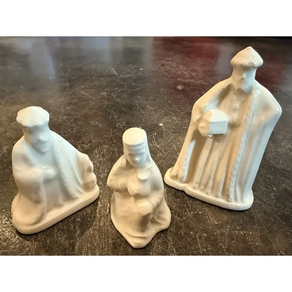 Vintage 14 Piece Ceramic Small Molded Christmas Nativity Set~Glazed White